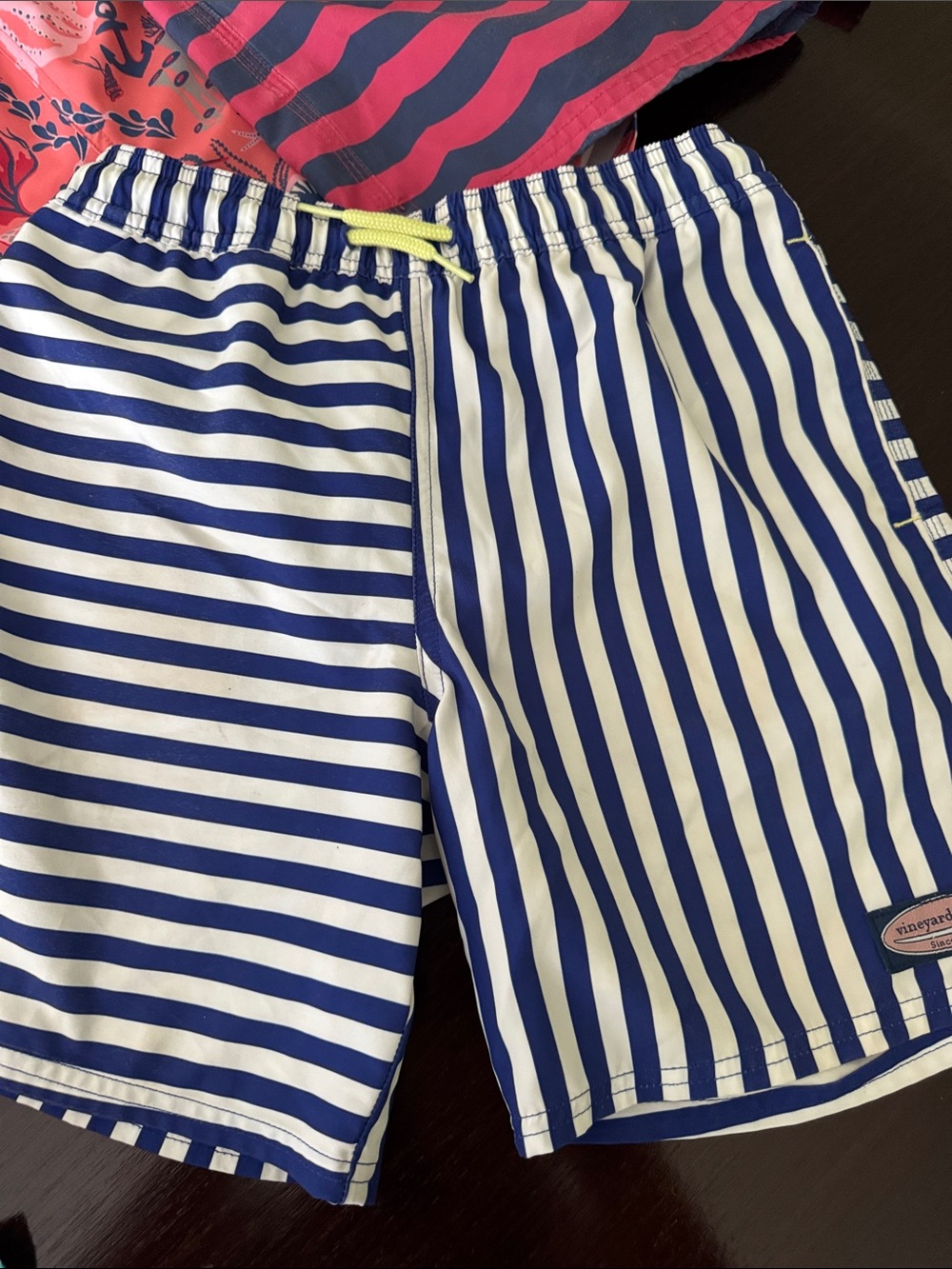 Size pairs of size medium boys vineyard vines swim trunks - Picture 7 of 14